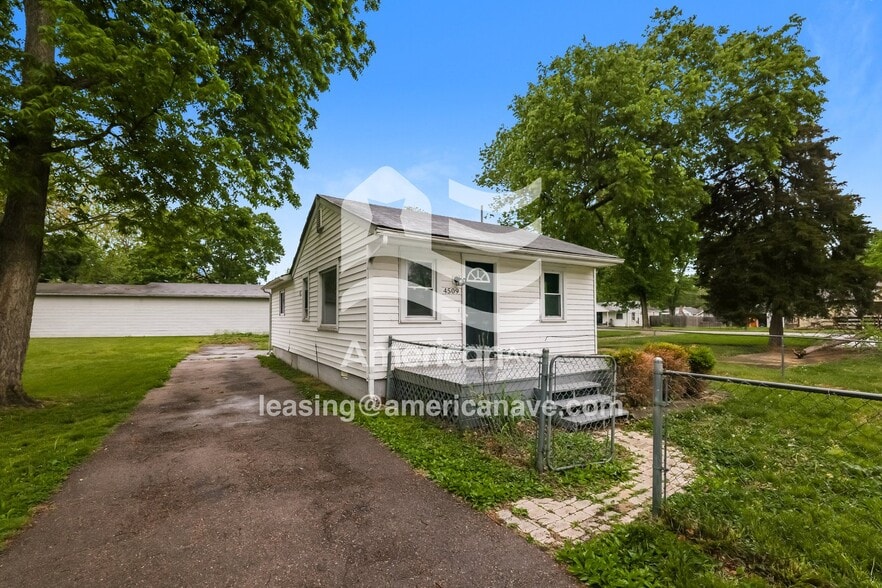 Building Photo - 4509 W Venetian Way