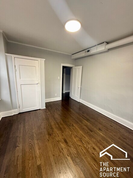 Building Photo - 1030 E Hyde Park Blvd