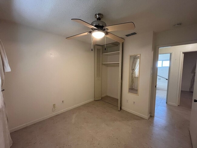 Building Photo - Spacious 3 bed 1 bath plus bonus room! Pet friendly with nice size back yard