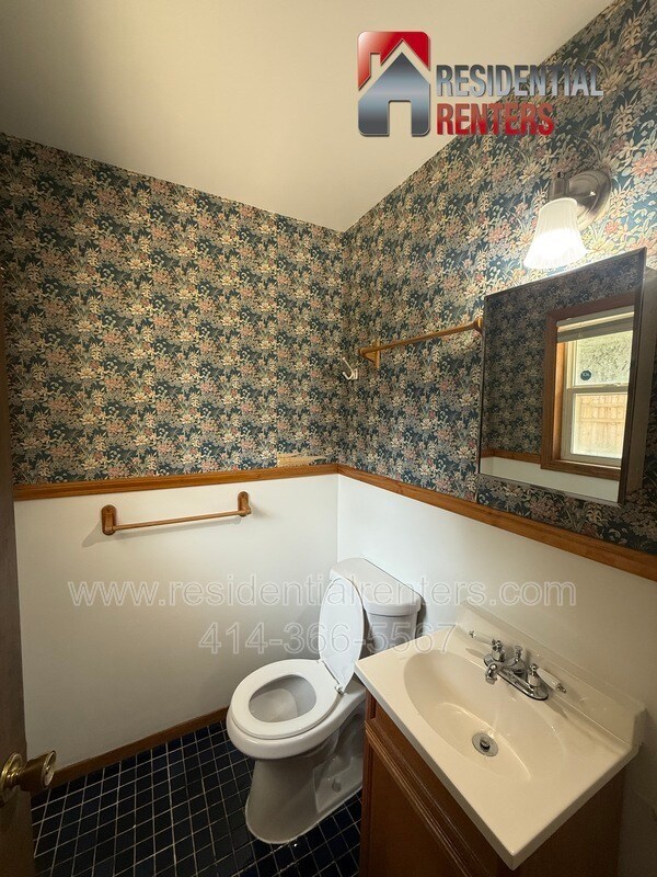 Building Photo - 6323 N 104th St