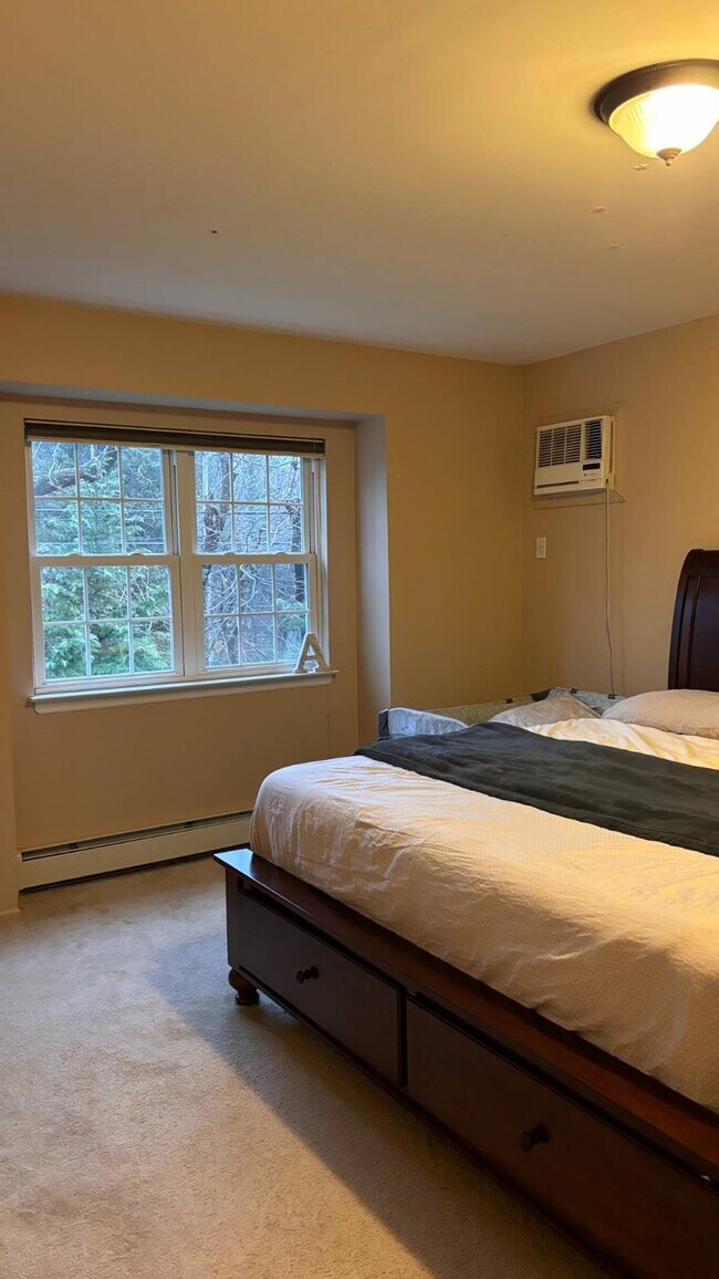 Building Photo - 352 Lake Ave S