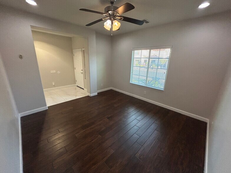 Building Photo - 10765 W Avenida del Rey