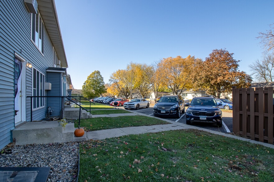 Building Photo - 119 E Welcome Ave