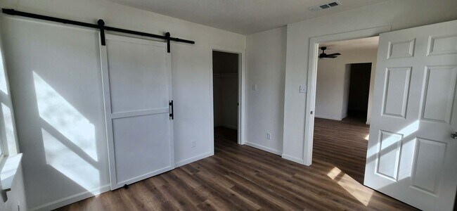 Building Photo - Beautifully Remodeled 3 Bed / 2 Bath Home with Large Backyard