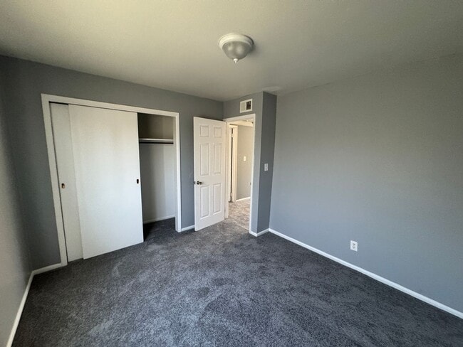 Building Photo - Warren Park 2 Bedroom Apartment with Balcony