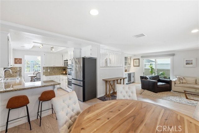 Building Photo - 2213 Dufour Ave