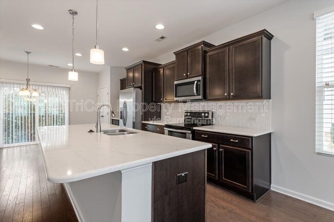 Building Photo - 1409 Luxor Dr