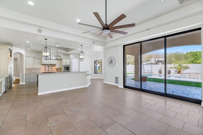 Building Photo - 3324 E Suncrest Ct