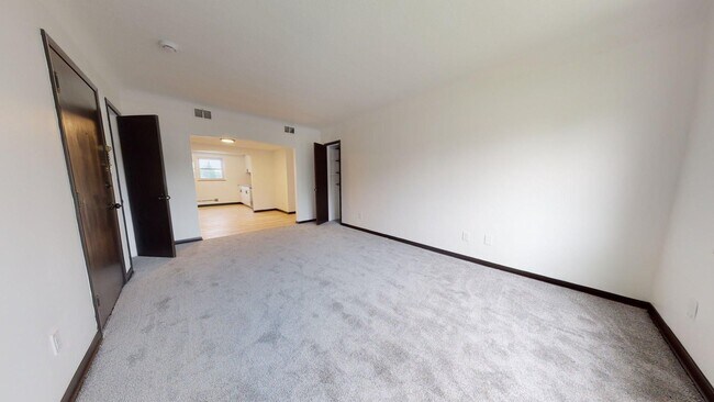 Building Photo - Parma - 2 Bedroom Apartment