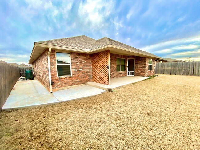 Building Photo - Cute Home In Mustang Schools With Storm Sh...