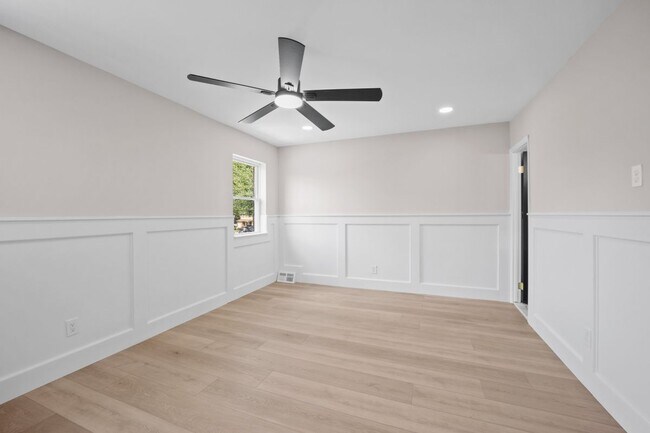 Building Photo - 857 Green Valley Dr