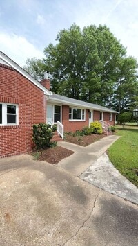 Building Photo - Seaford Rancher