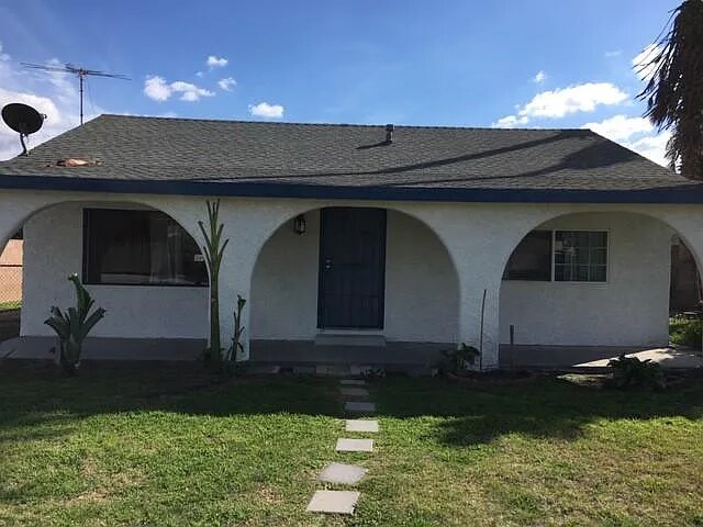 Primary Photo - 945 w Hazel Ave