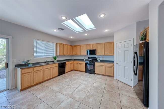 Building Photo - 2343 Schaeffer Hills Dr