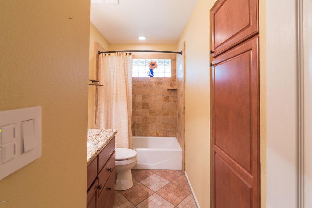 Building Photo - 1113 E Balboa Dr