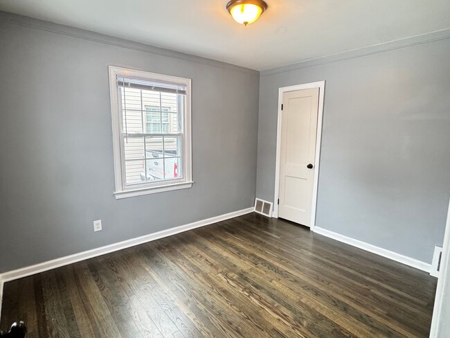 Building Photo - Updated Berkley Bungalow!