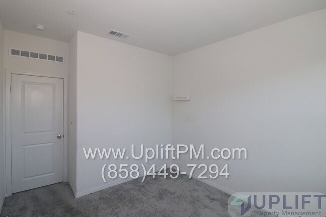 Building Photo - 36351 Elizabeth Ln