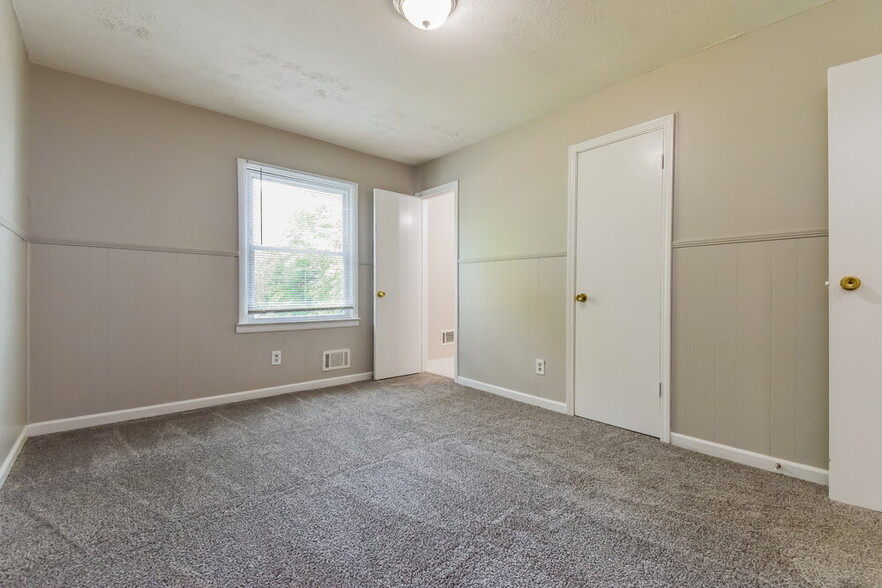 Building Photo - 6681 Green Meadows Ln