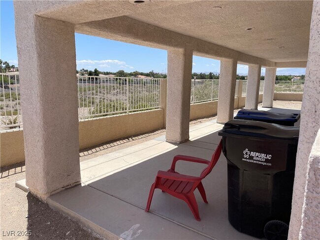 Building Photo - 2413 Cliffwood Dr