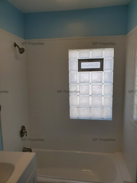 Building Photo - 1302 Hathaway Ave