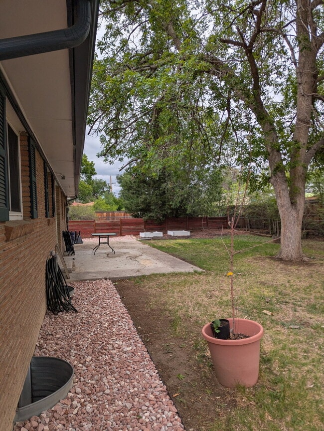 Building Photo - 7070 Beacon Way