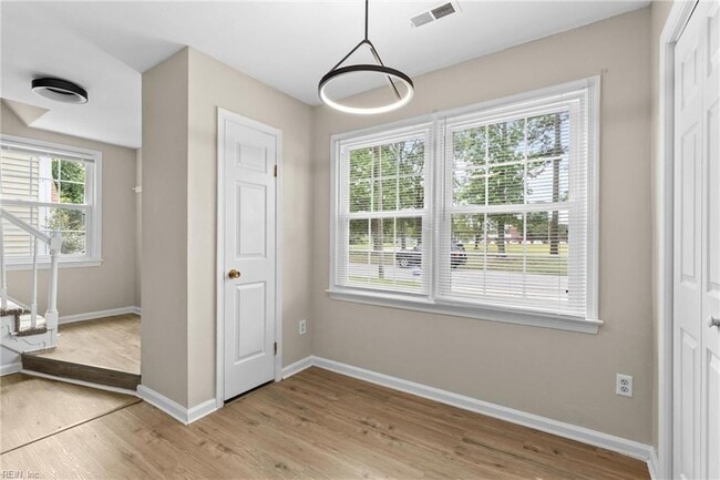 Building Photo - 2008 Fawnwood Common