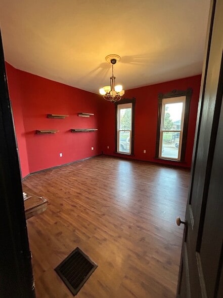 Building Photo - 518 Beckman St