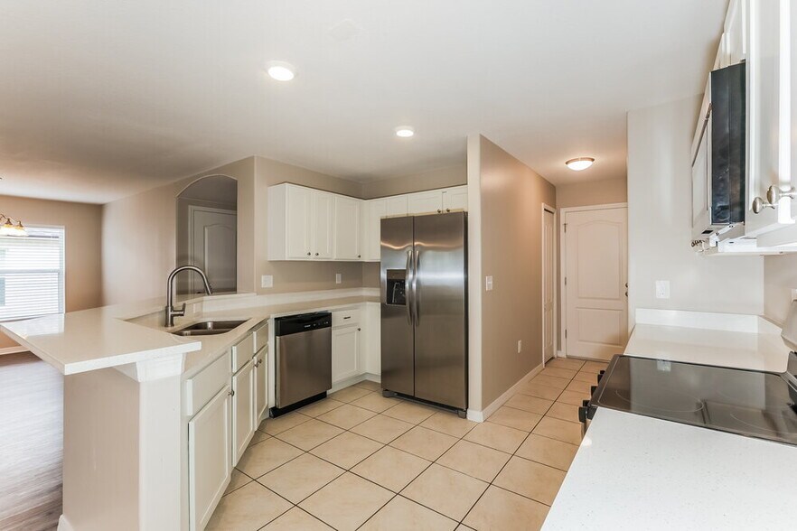 Building Photo - 10721 Shady Preserve Dr