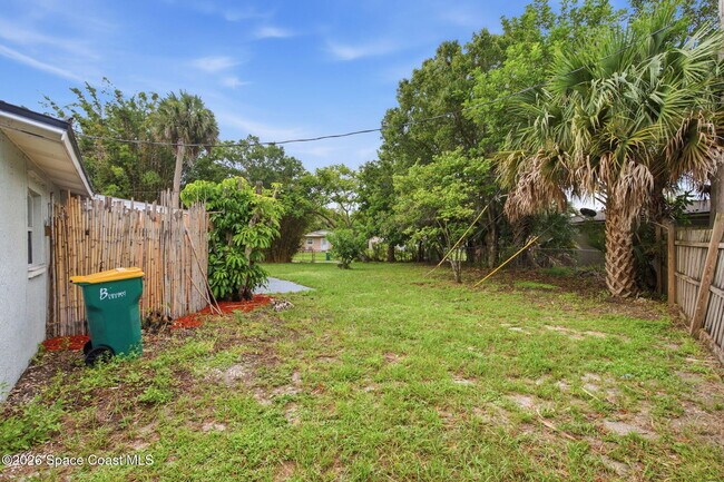 Building Photo - 2267 Robinhood Dr