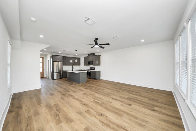 Building Photo - 5531 Nielan St