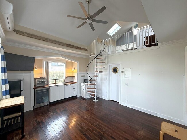 Building Photo - 24 Houston Ave