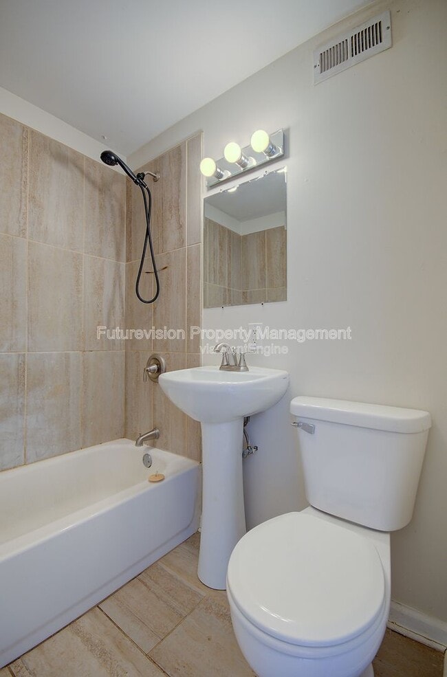 Building Photo - 1512 N May St