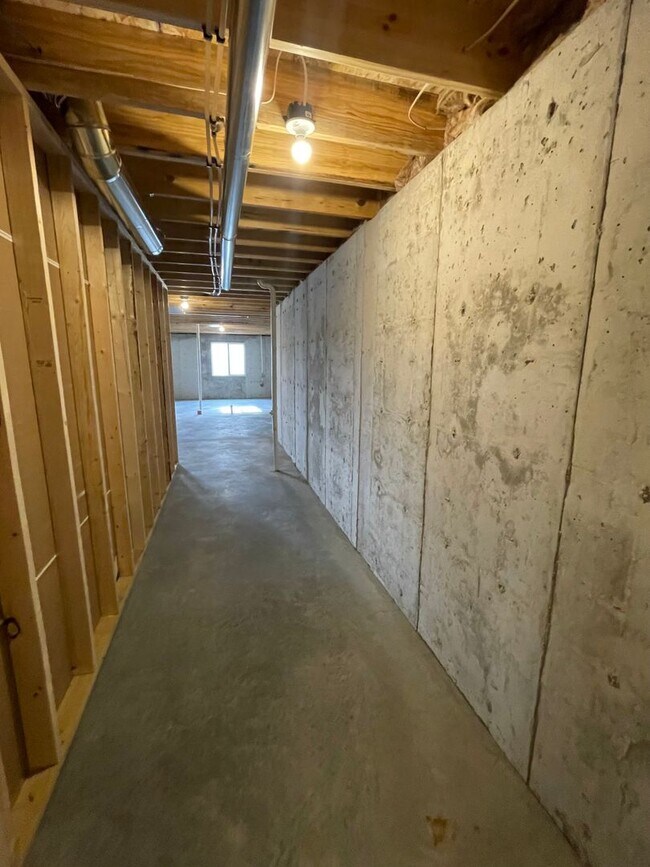 Building Photo - 40 Mills Trl