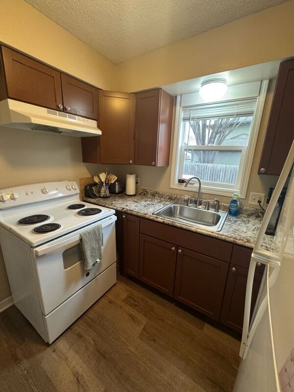 Building Photo - 721 Circle Dr