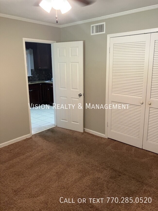 Building Photo - 1074 Rosedale Dr
