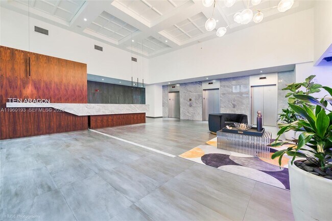 Building Photo - 10 Aragon Ave