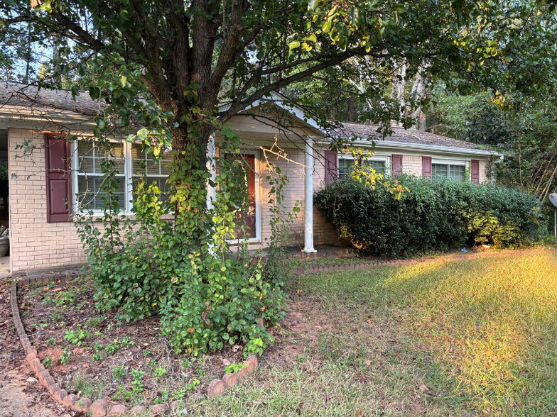 Building Photo - 2311 Chestnut Log Pl