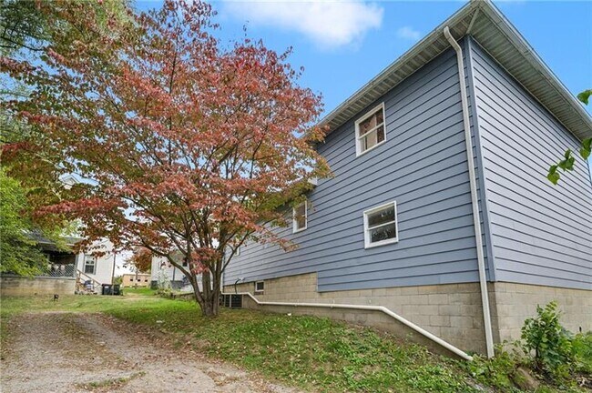 Building Photo - 841 E Lutton St
