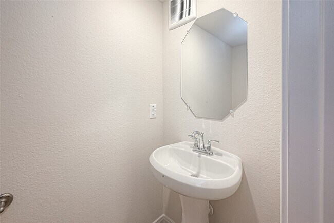 Building Photo - 8014 Fijian Cypress Dr