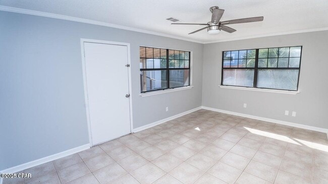 Building Photo - 247 Poinsettia Dr
