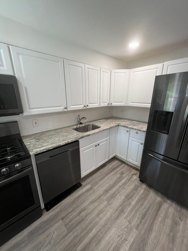 Building Photo - 4707 Chatford Ave