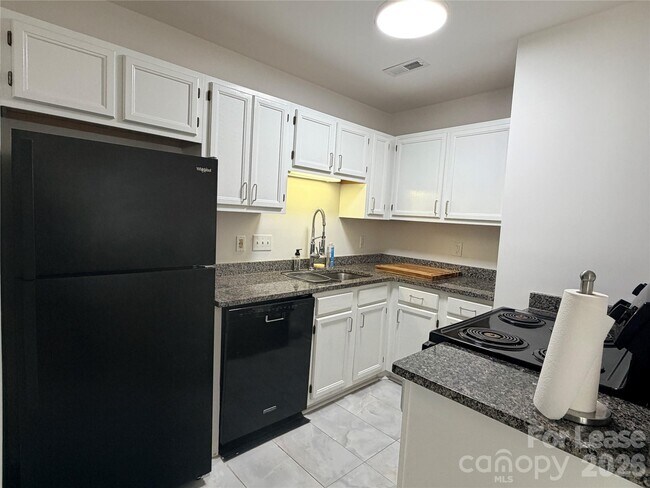 Building Photo - 5917 Crape Myrtle Ln