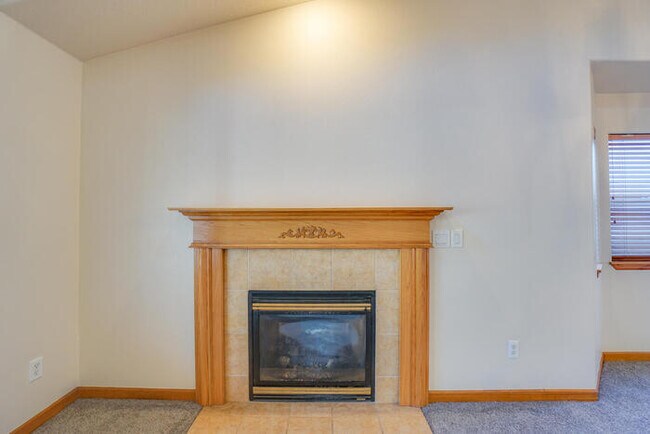 Building Photo - BEAUTIFUL FOUR BEDROOM IN CAMAS