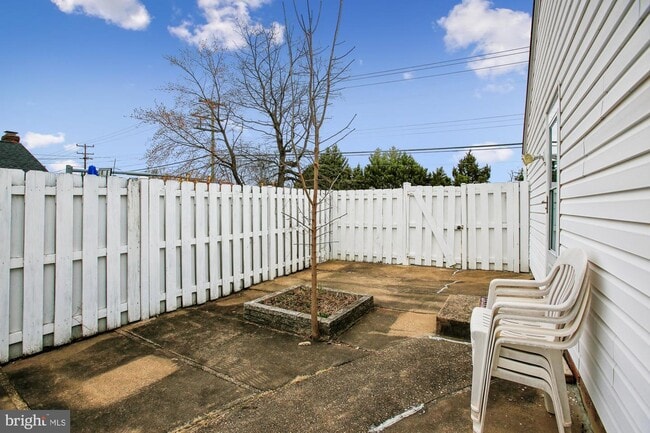 Building Photo - 6621 Edsall Rd