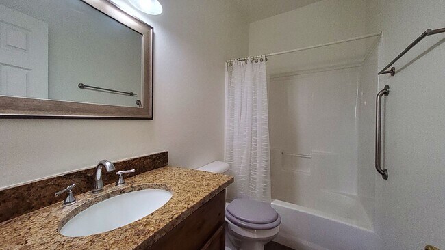 Building Photo - Three Bedroom with Amazing Views