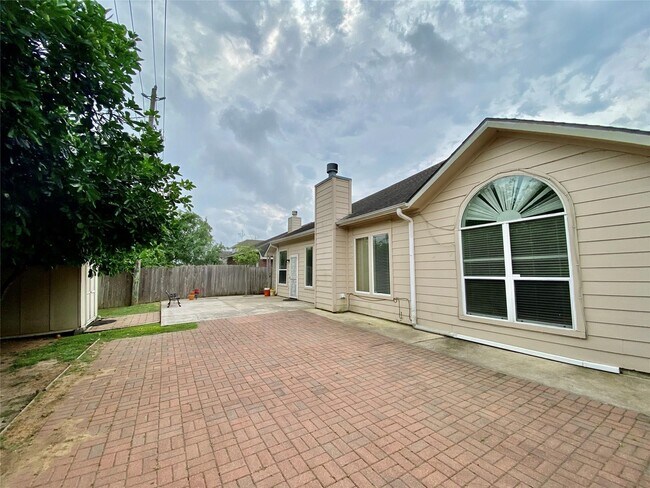 Building Photo - 10323 Stanbrook Dr