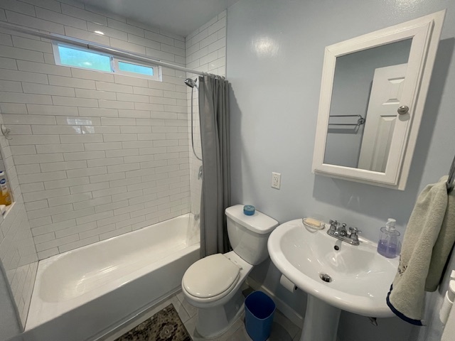 Tiled tub/sower - 1314 S Curson Ave