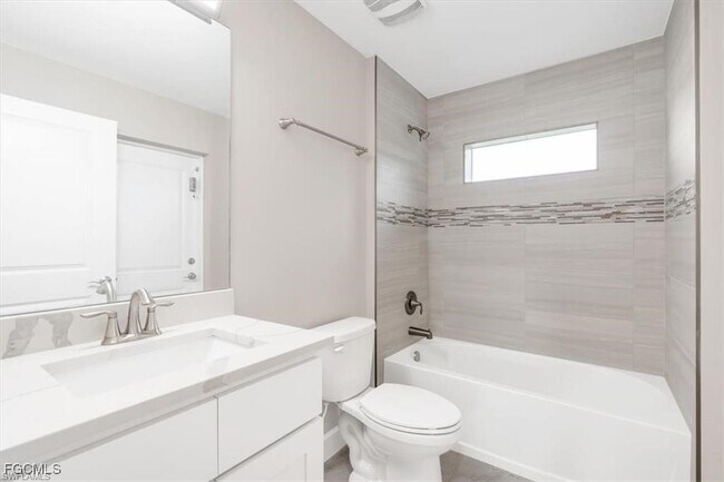 Building Photo - 1241 NW 37th Pl