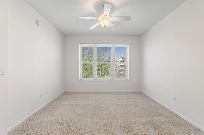 Building Photo - Beautiful Wolf Creek condo available now!