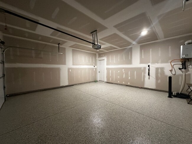 Building Photo - 3 bed/2.5 bath with garage - E Morristown, TN